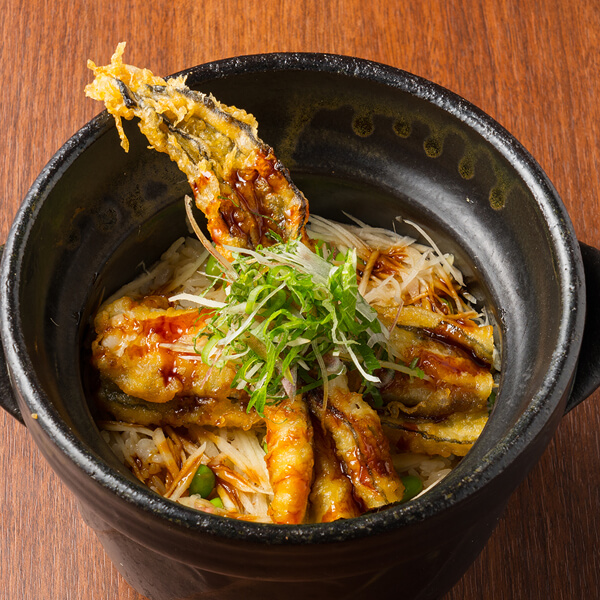 画像：梅雨穴子と新生姜の炊き込み土鍋飯