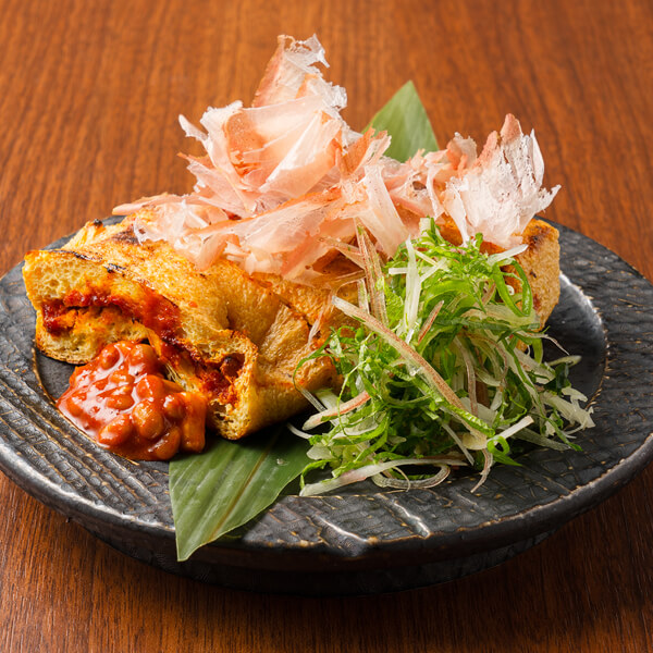 画像：新潟県産　栃尾油揚げの納豆キムチ挟み焼き