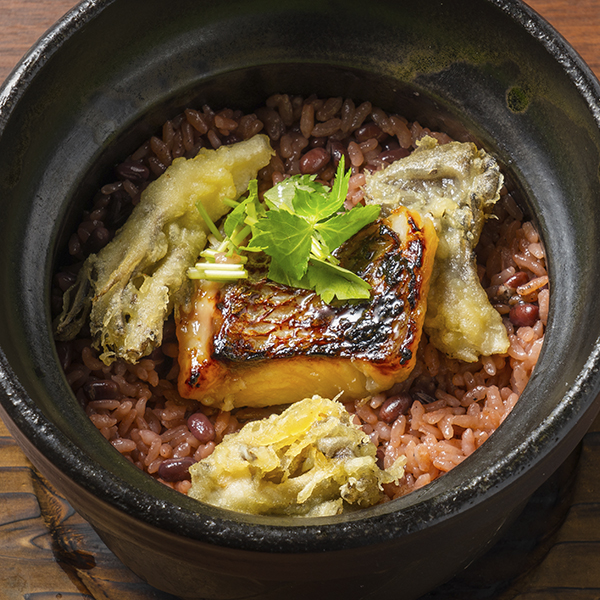 紅葉鯛と舞茸の小豆土鍋飯の画像