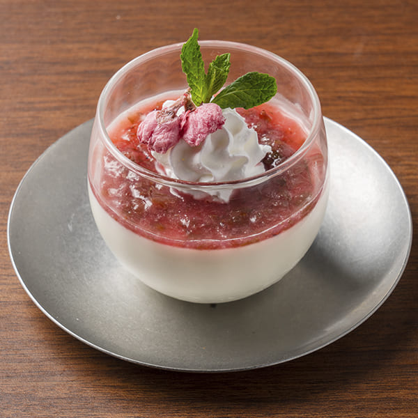 自家製桜みるくプリンの画像