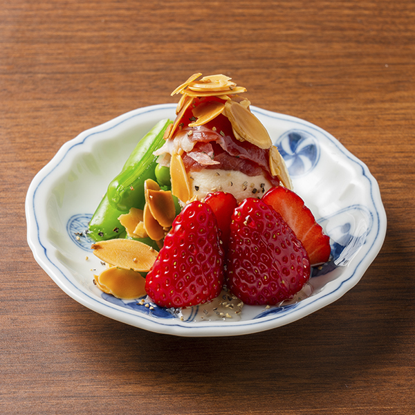 苺とスナップエンドウのマスカルポーネ白和えの画像